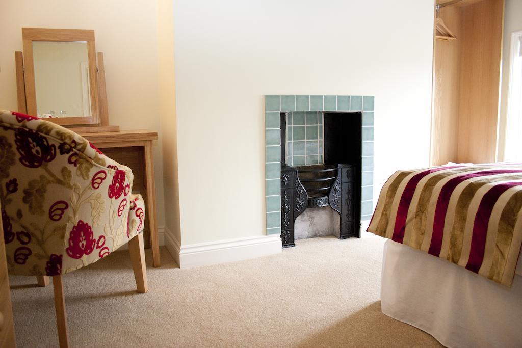 Kings Arms Hotel Thirsk Szoba fotó